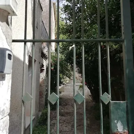 First Διαμέρισμα *
