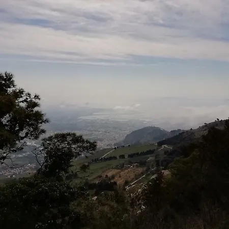 First Διαμέρισμα Erice