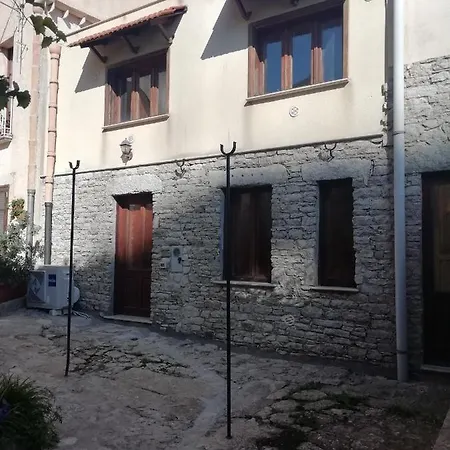 First Διαμέρισμα Erice